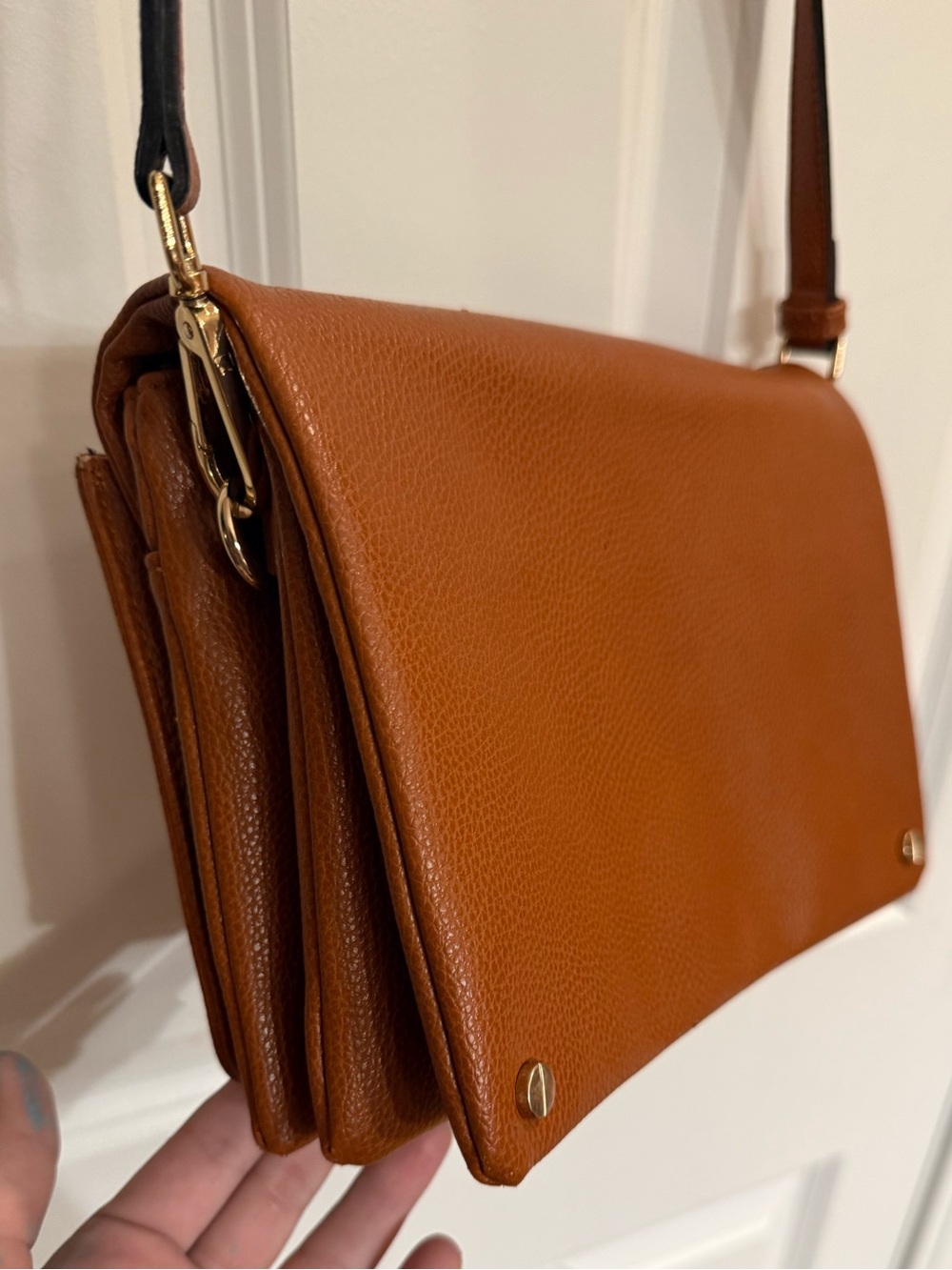 “Street Level”-Classic Women's Crossbody Bag in Cognac Brown-NEW!